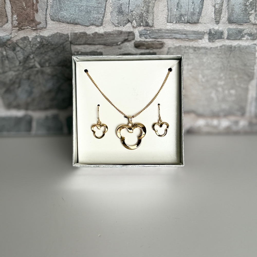 Elegant Gold Jewelry Set
